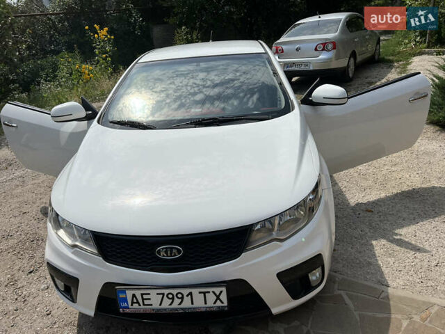 Білий Кіа Черато, об'ємом двигуна 2 л та пробігом 140 тис. км за 9200 $, фото 1 на Automoto.ua