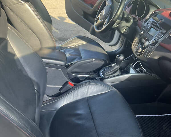 Белый Киа Черато, объемом двигателя 2 л и пробегом 213 тыс. км за 8600 $, фото 11 на Automoto.ua