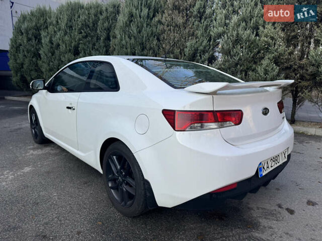 Белый Киа Черато, объемом двигателя 2 л и пробегом 195 тыс. км за 7800 $, фото 4 на Automoto.ua