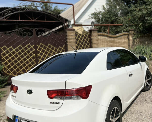 Білий Кіа Черато, об'ємом двигуна 2 л та пробігом 140 тис. км за 9200 $, фото 4 на Automoto.ua