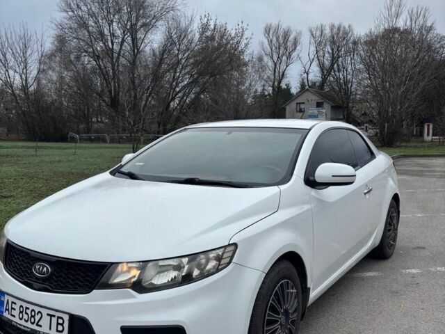 Білий Кіа Черато, об'ємом двигуна 2 л та пробігом 175 тис. км за 8500 $, фото 2 на Automoto.ua