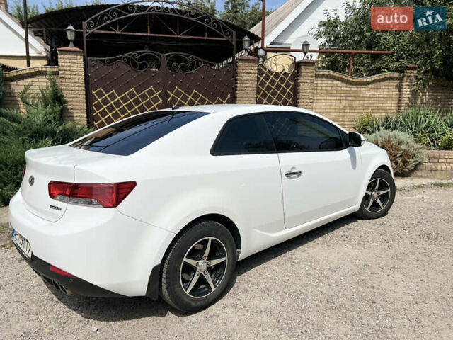 Білий Кіа Черато, об'ємом двигуна 2 л та пробігом 140 тис. км за 9200 $, фото 3 на Automoto.ua