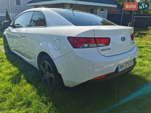 Білий Кіа Черато, об'ємом двигуна 2 л та пробігом 139 тис. км за 9800 $, фото 4 на Automoto.ua