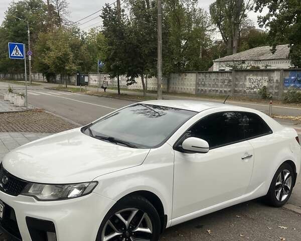 Белый Киа Черато, объемом двигателя 2 л и пробегом 145 тыс. км за 8000 $, фото 2 на Automoto.ua