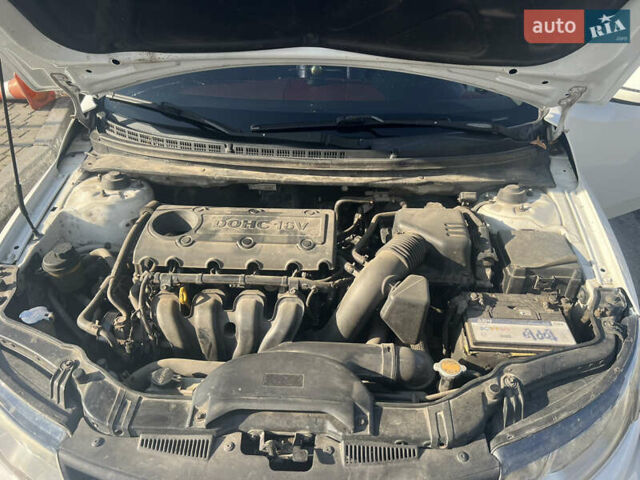 Белый Киа Черато, объемом двигателя 2 л и пробегом 213 тыс. км за 8600 $, фото 19 на Automoto.ua