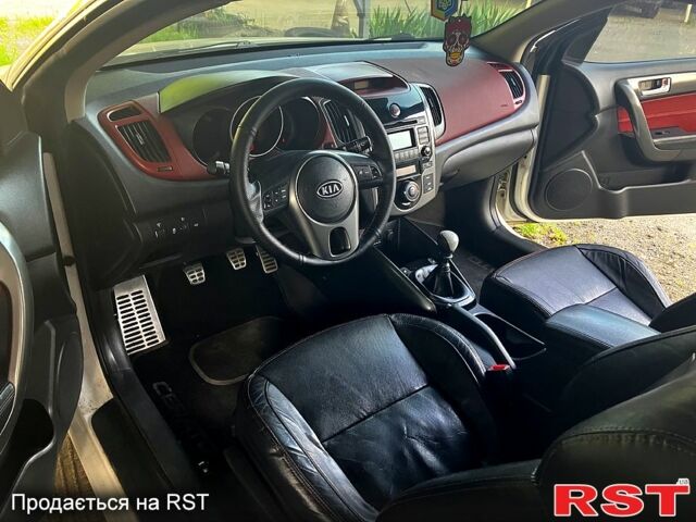 Білий Кіа Черато, об'ємом двигуна 2 л та пробігом 0 тис. км за 6500 $, фото 5 на Automoto.ua