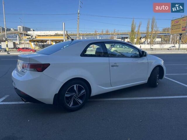 Білий Кіа Черато, об'ємом двигуна 2 л та пробігом 235 тис. км за 7700 $, фото 4 на Automoto.ua