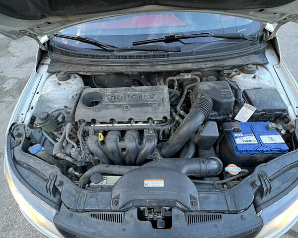 Белый Киа Черато, объемом двигателя 2 л и пробегом 236 тыс. км за 9000 $, фото 8 на Automoto.ua