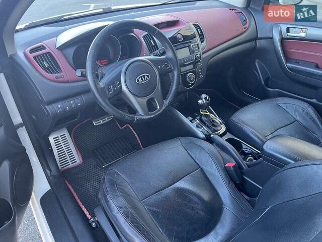 Білий Кіа Черато, об'ємом двигуна 2 л та пробігом 235 тис. км за 7700 $, фото 10 на Automoto.ua