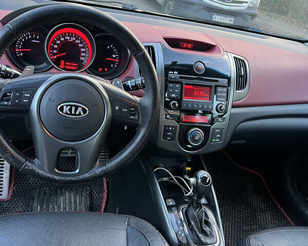 Белый Киа Черато, объемом двигателя 2 л и пробегом 236 тыс. км за 9000 $, фото 5 на Automoto.ua