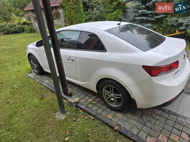 Белый Киа Черато, объемом двигателя 2 л и пробегом 310 тыс. км за 5000 $, фото 2 на Automoto.ua