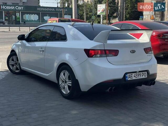 Белый Киа Черато, объемом двигателя 1.6 л и пробегом 138 тыс. км за 7999 $, фото 5 на Automoto.ua
