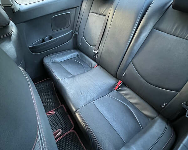 Белый Киа Черато, объемом двигателя 2 л и пробегом 236 тыс. км за 9000 $, фото 7 на Automoto.ua