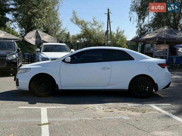 Білий Кіа Черато, об'ємом двигуна 2 л та пробігом 175 тис. км за 6800 $, фото 15 на Automoto.ua