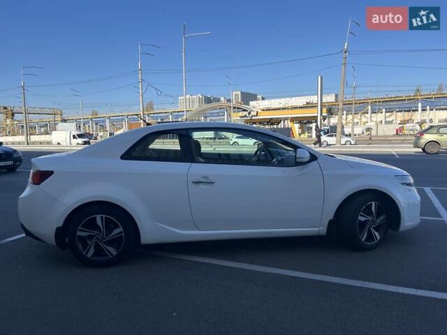 Білий Кіа Черато, об'ємом двигуна 2 л та пробігом 235 тис. км за 7700 $, фото 3 на Automoto.ua