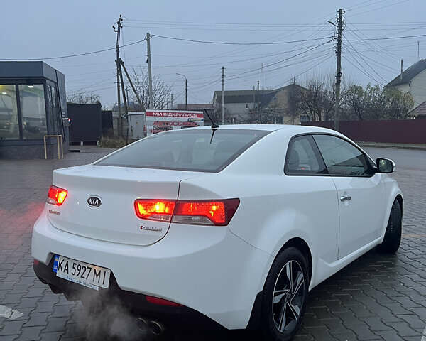 Белый Киа Черато, объемом двигателя 2 л и пробегом 236 тыс. км за 9000 $, фото 2 на Automoto.ua