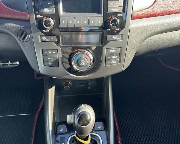 Білий Кіа Черато, об'ємом двигуна 2 л та пробігом 235 тис. км за 7700 $, фото 9 на Automoto.ua