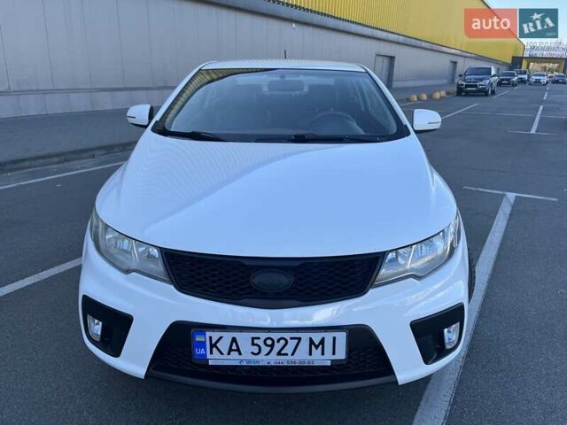 Білий Кіа Черато, об'ємом двигуна 2 л та пробігом 235 тис. км за 7700 $, фото 2 на Automoto.ua