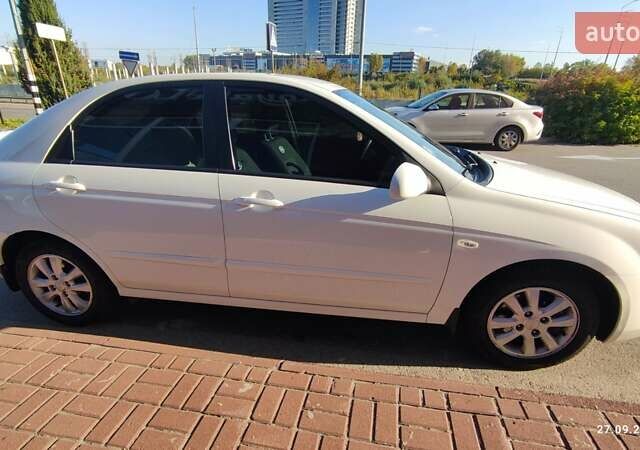 Белый Киа Черато, объемом двигателя 1.6 л и пробегом 144 тыс. км за 5000 $, фото 8 на Automoto.ua