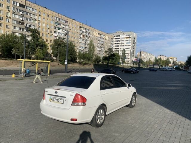 Білий Кіа Черато, об'ємом двигуна 2 л та пробігом 156 тис. км за 5500 $, фото 5 на Automoto.ua