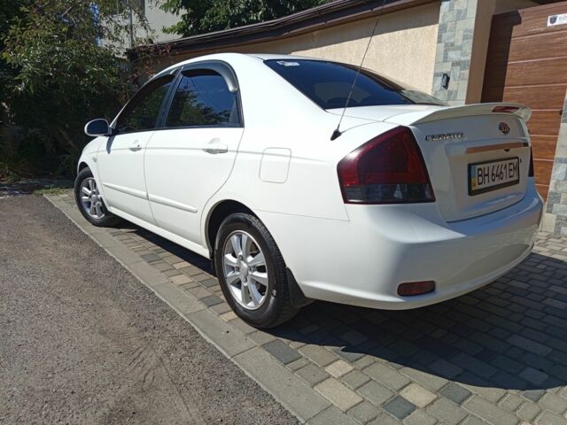 Білий Кіа Черато, об'ємом двигуна 1.6 л та пробігом 290 тис. км за 4400 $, фото 3 на Automoto.ua