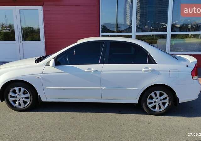 Белый Киа Черато, объемом двигателя 1.6 л и пробегом 144 тыс. км за 5000 $, фото 5 на Automoto.ua