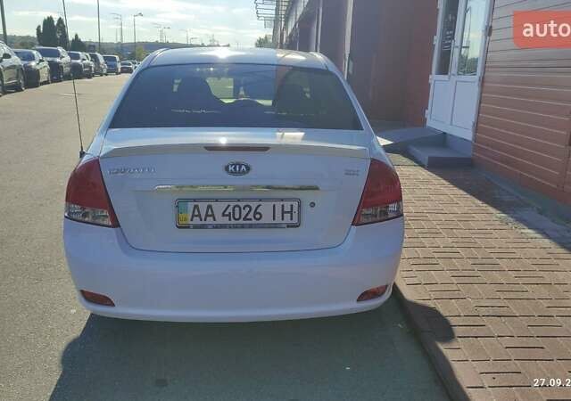 Белый Киа Черато, объемом двигателя 1.6 л и пробегом 144 тыс. км за 5000 $, фото 6 на Automoto.ua