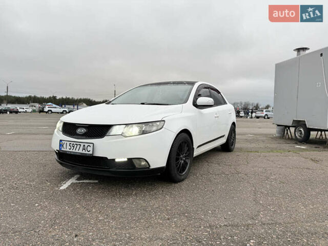 Белый Киа Черато, объемом двигателя 1.59 л и пробегом 168 тыс. км за 4350 $, фото 3 на Automoto.ua
