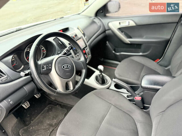 Белый Киа Черато, объемом двигателя 1.59 л и пробегом 168 тыс. км за 4350 $, фото 6 на Automoto.ua