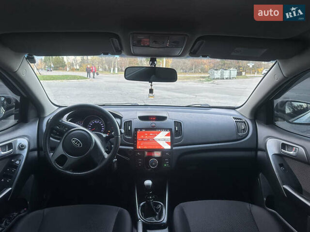 Білий Кіа Черато, об'ємом двигуна 1.59 л та пробігом 154 тис. км за 7500 $, фото 10 на Automoto.ua