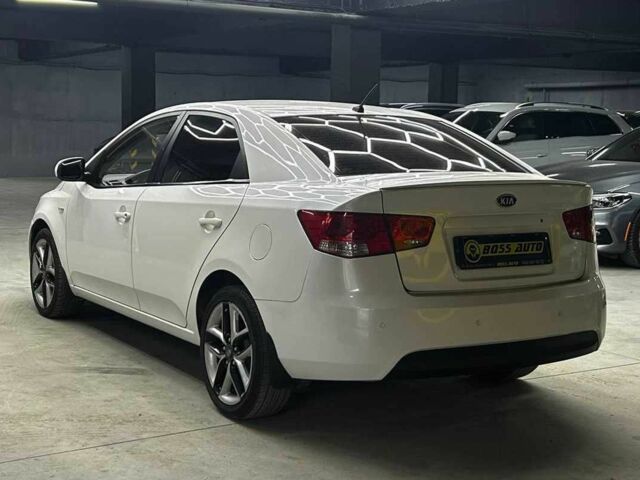 Белый Киа Черато, объемом двигателя 1.6 л и пробегом 180 тыс. км за 6300 $, фото 3 на Automoto.ua