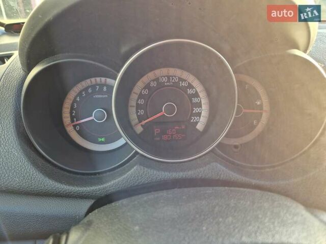 Білий Кіа Черато, об'ємом двигуна 1.59 л та пробігом 180 тис. км за 7500 $, фото 6 на Automoto.ua