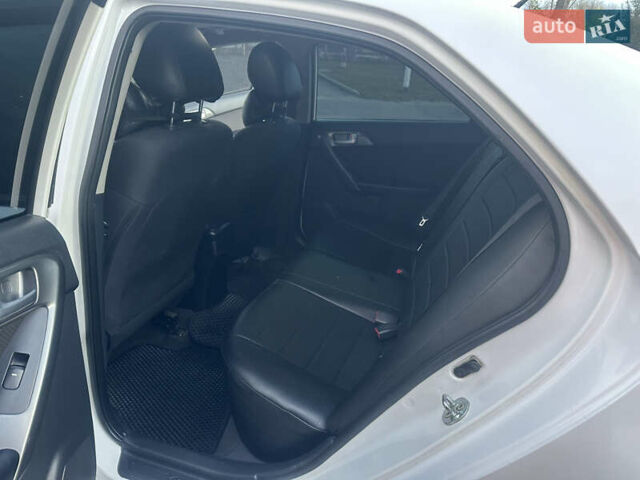 Білий Кіа Черато, об'ємом двигуна 1.59 л та пробігом 154 тис. км за 7500 $, фото 9 на Automoto.ua