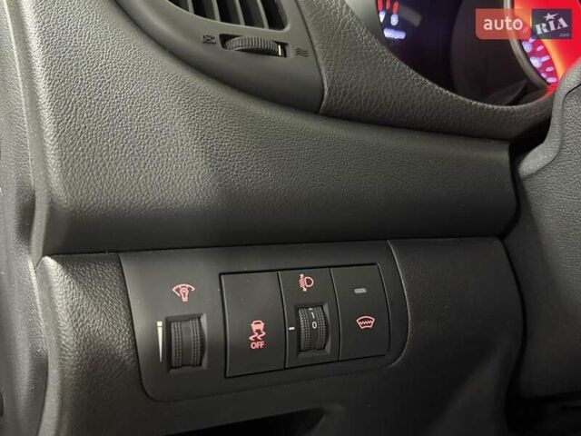 Білий Кіа Черато, об'ємом двигуна 2 л та пробігом 150 тис. км за 11400 $, фото 22 на Automoto.ua