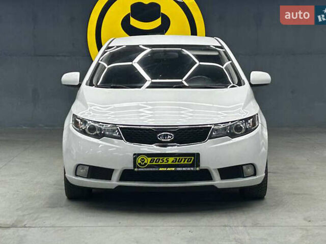 Білий Кіа Черато, об'ємом двигуна 1.59 л та пробігом 180 тис. км за 6300 $, фото 1 на Automoto.ua