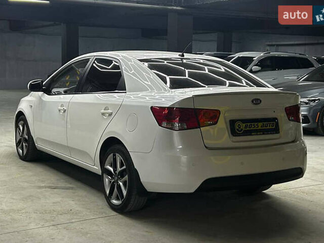 Білий Кіа Черато, об'ємом двигуна 1.59 л та пробігом 180 тис. км за 6300 $, фото 3 на Automoto.ua