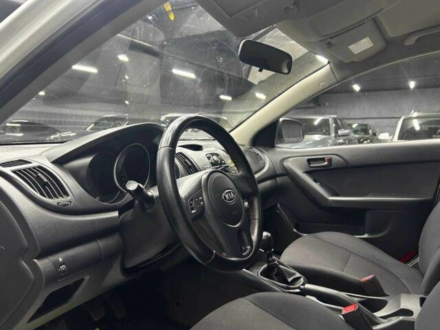 Белый Киа Черато, объемом двигателя 1.6 л и пробегом 180 тыс. км за 6300 $, фото 17 на Automoto.ua