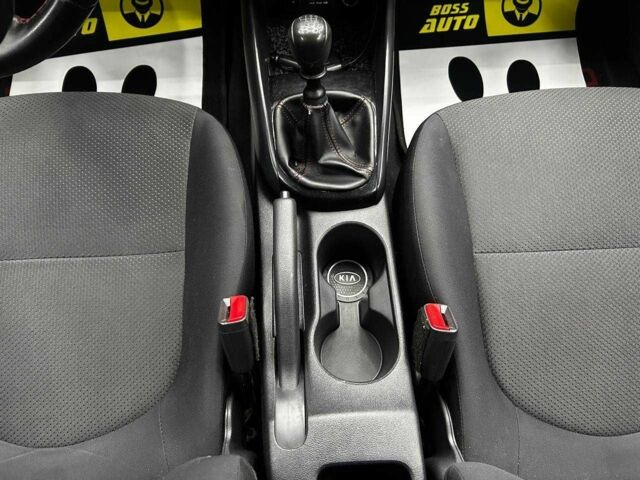 Белый Киа Черато, объемом двигателя 1.6 л и пробегом 180 тыс. км за 6300 $, фото 10 на Automoto.ua