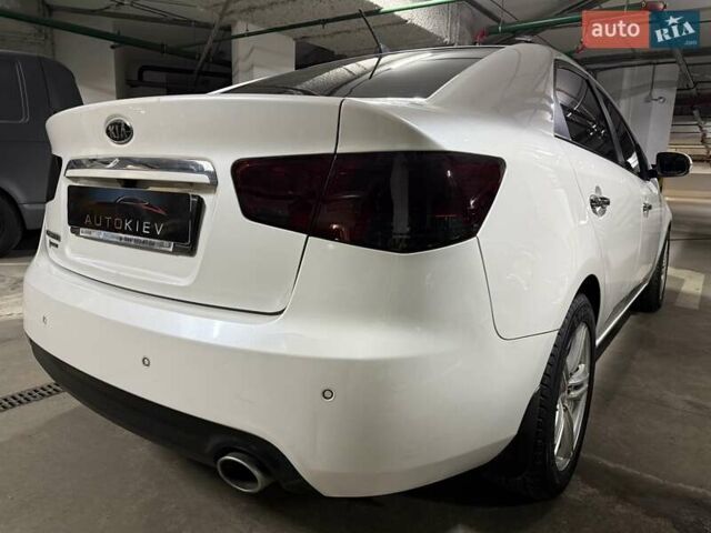 Білий Кіа Черато, об'ємом двигуна 2 л та пробігом 150 тис. км за 11400 $, фото 8 на Automoto.ua