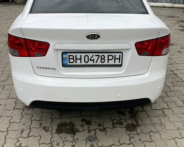 Киа Черато 2011 в Одессе на Automoto.ua Белый Киа Черато, объемом двигателя 1.59 л и пробегом 170 тыс. км за 7800 $, фото 1 на Automoto.ua