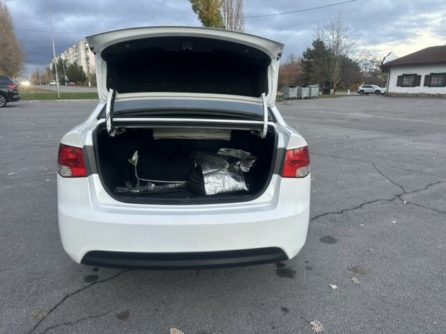 Белый Киа Черато, объемом двигателя 1.6 л и пробегом 154 тыс. км за 7500 $, фото 7 на Automoto.ua