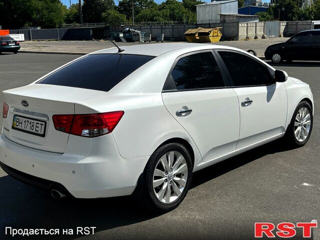 Киа Черато 2011 в Одессе на Automoto.ua Белый Киа Черато, объемом двигателя 2 л и пробегом 140 тыс. км за 8000 $, фото 5 на Automoto.ua