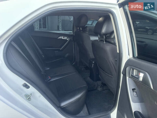 Білий Кіа Черато, об'ємом двигуна 1.59 л та пробігом 154 тис. км за 7500 $, фото 8 на Automoto.ua