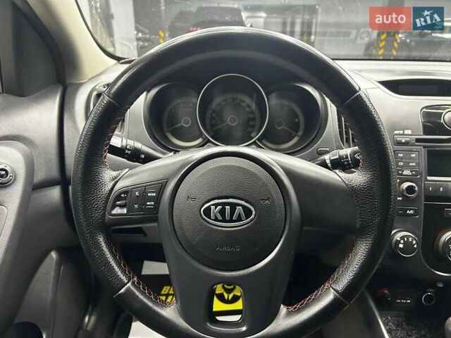 Білий Кіа Черато, об'ємом двигуна 1.59 л та пробігом 180 тис. км за 6300 $, фото 12 на Automoto.ua
