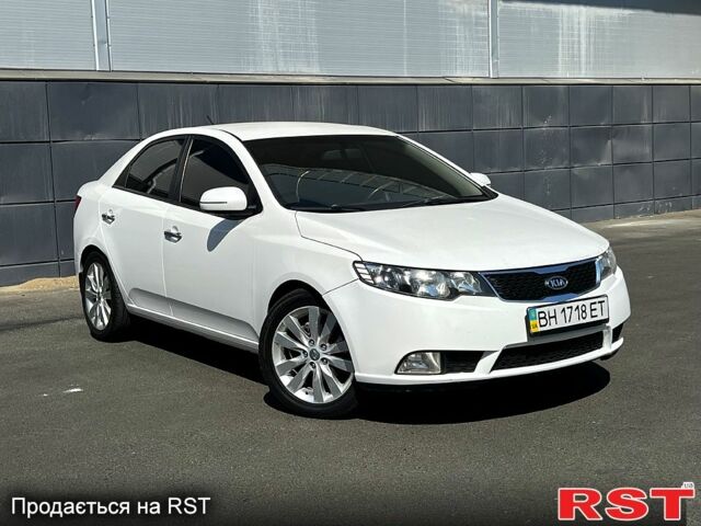 Киа Черато 2011 в Одессе на Automoto.ua Белый Киа Черато, объемом двигателя 2 л и пробегом 140 тыс. км за 8000 $, фото 1 на Automoto.ua