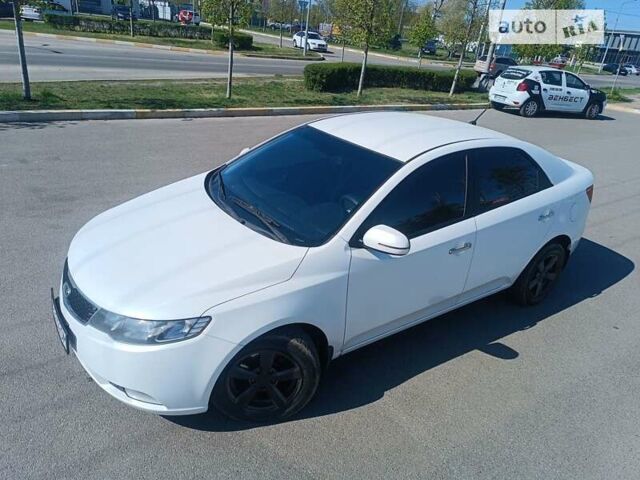 Білий Кіа Черато, об'ємом двигуна 2 л та пробігом 190 тис. км за 8000 $, фото 1 на Automoto.ua