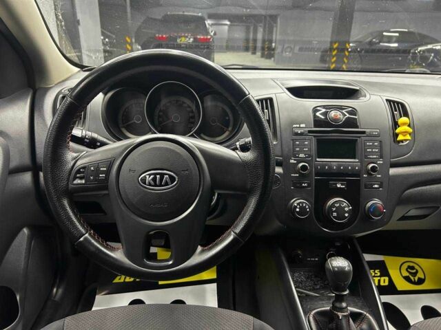 Белый Киа Черато, объемом двигателя 1.6 л и пробегом 180 тыс. км за 6300 $, фото 13 на Automoto.ua