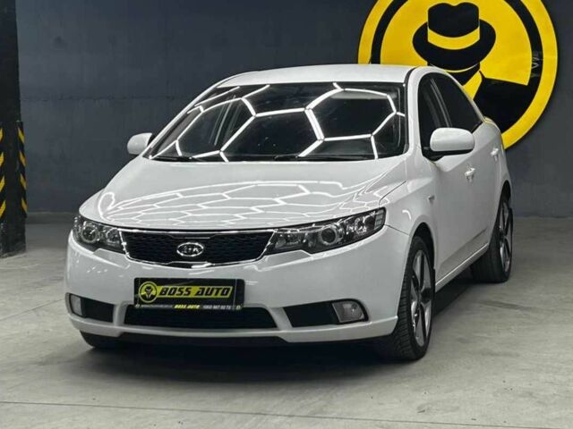 Белый Киа Черато, объемом двигателя 1.6 л и пробегом 180 тыс. км за 6300 $, фото 2 на Automoto.ua