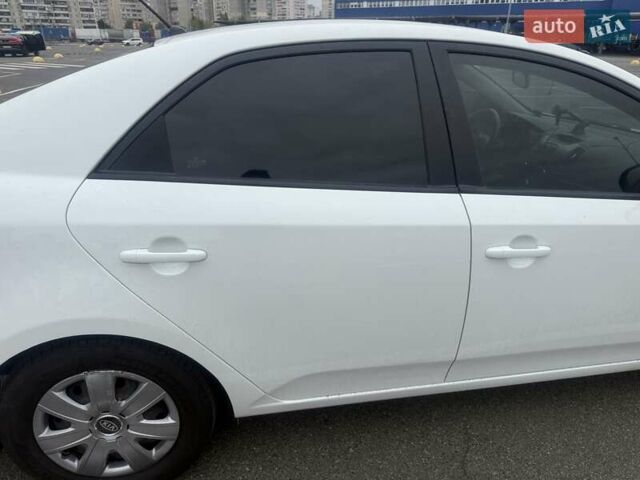 Белый Киа Черато, объемом двигателя 1.59 л и пробегом 118 тыс. км за 9600 $, фото 9 на Automoto.ua