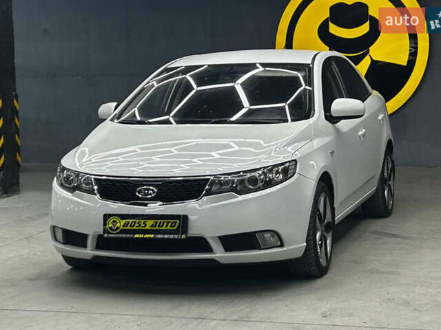 Білий Кіа Черато, об'ємом двигуна 1.59 л та пробігом 180 тис. км за 6300 $, фото 2 на Automoto.ua